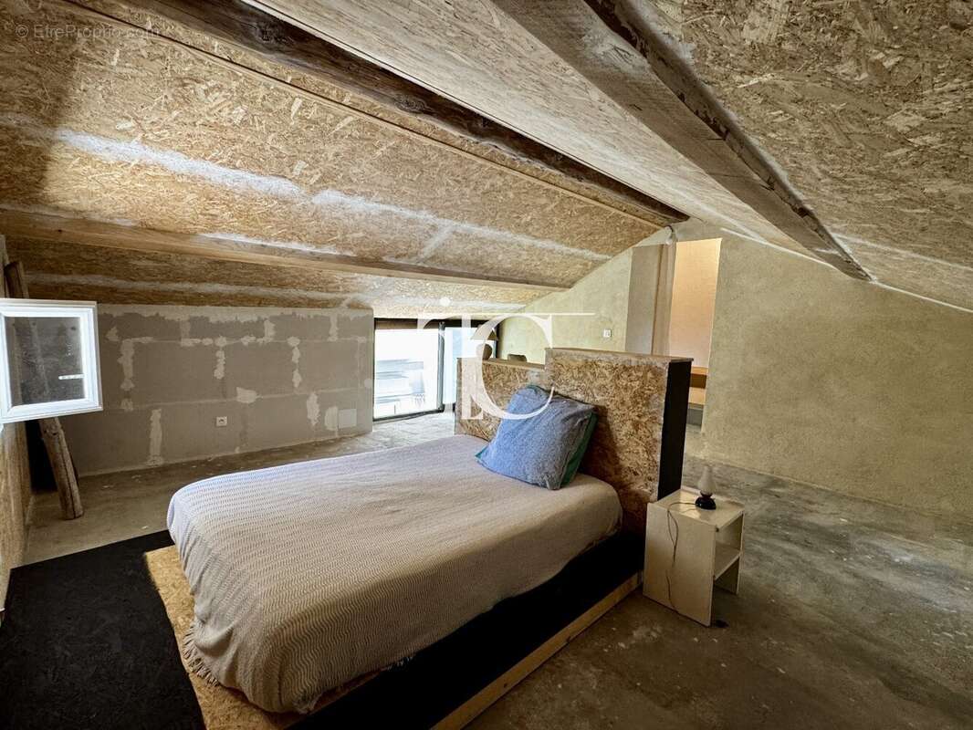 Maison à BERRIAS-ET-CASTELJAU