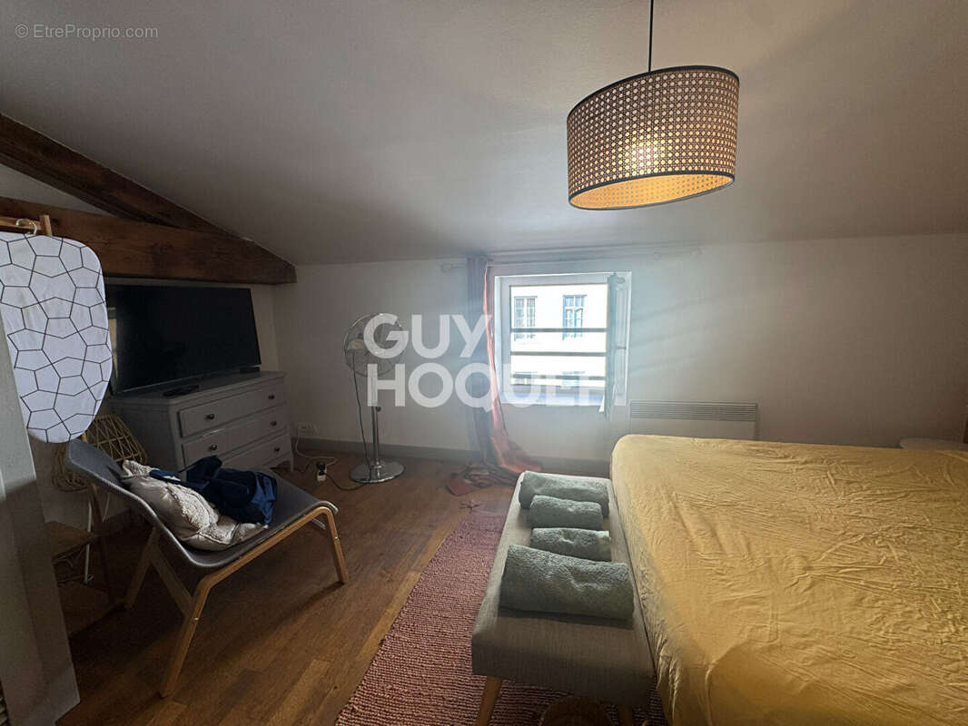 studio dernier étage ascenseur , de 24 m2 au sol -cave -grenier- possible Airbnb - photo 3