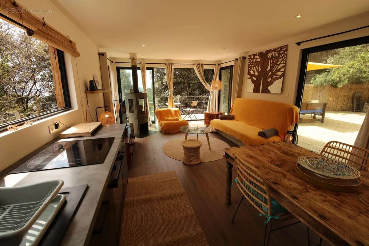 Maison à EZE