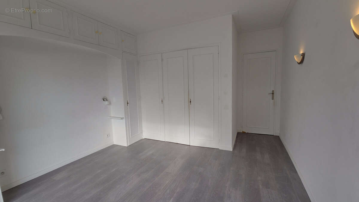 LE CANNET à vendre 4 pièces de 112 m2 en dernier étage avec terrasses cave et garage - photo 12