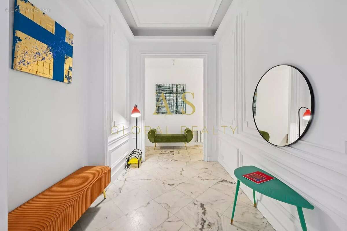 Appartement à PARIS-16E