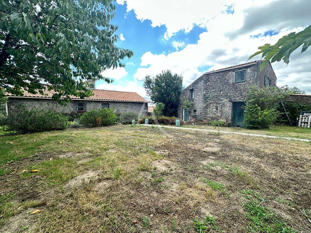 Maison à LA CHAPELLE-PALLUAU