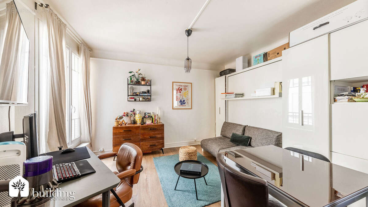 Studio 25 m² à deux pas du métro Louise Michel - photo 2