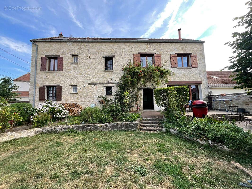 Maison à MAURECOURT