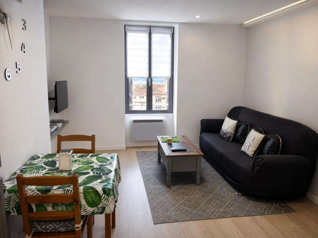 Immeuble de 14 pièces de 350 m² à Beaulieu-sur-Loire - photo 11