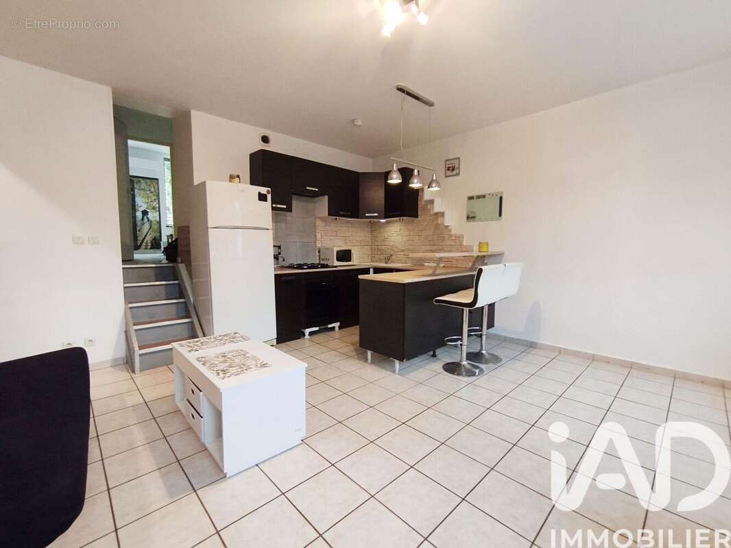 Appartement 47 m² à Saint-Etienne  - photo 3