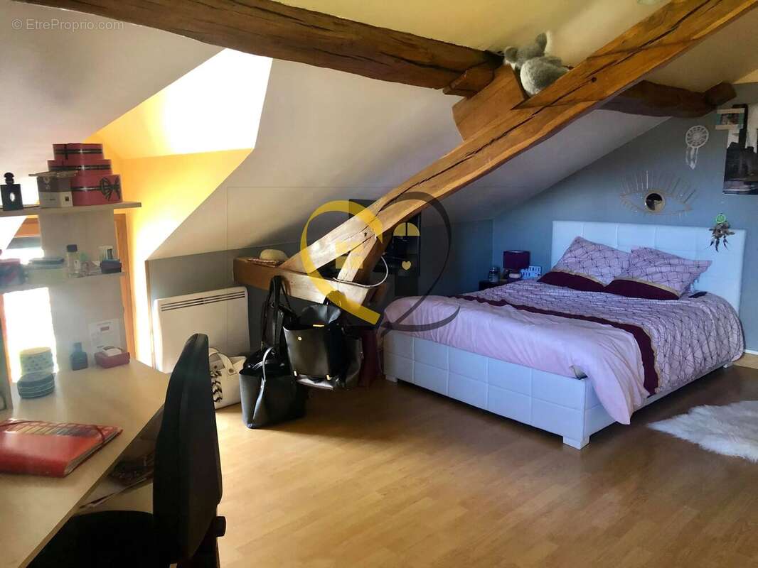 Maison à IVOY-LE-PRE