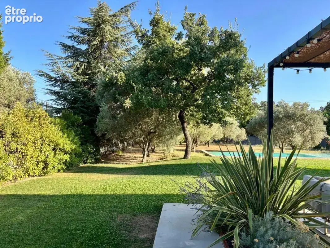 Propriété 8 pièces, piscine à débordement et oliveraie AIX EN PROVENCE (13) - photo 2