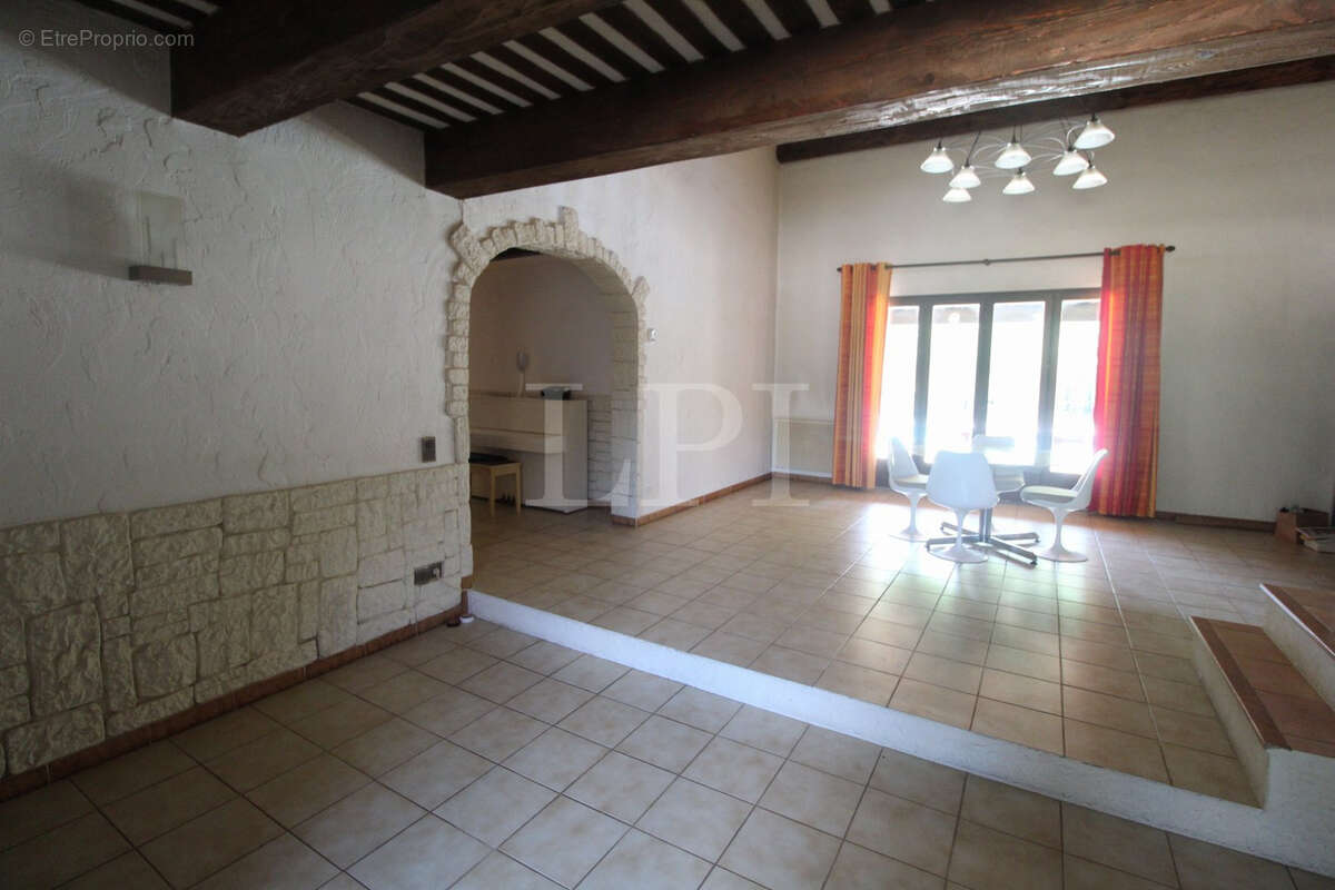 Maison à SAINT-SATURNIN-LES-APT