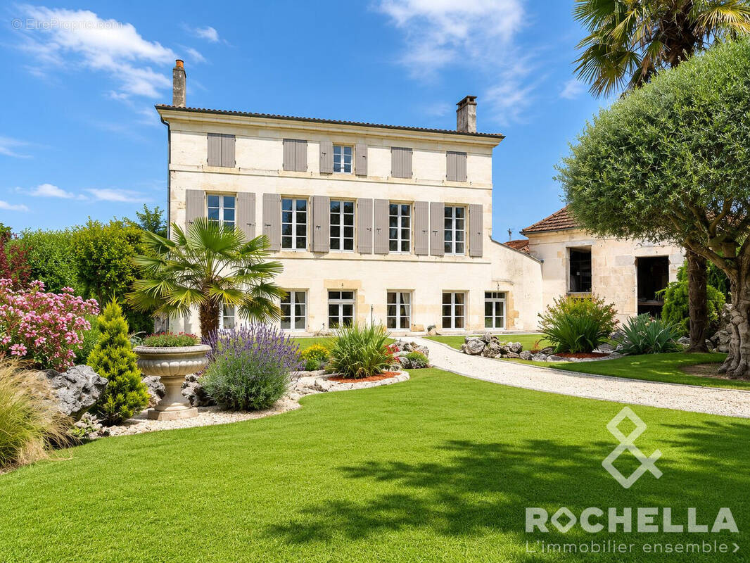 Maison à SAINT-JEAN-D'ANGELY