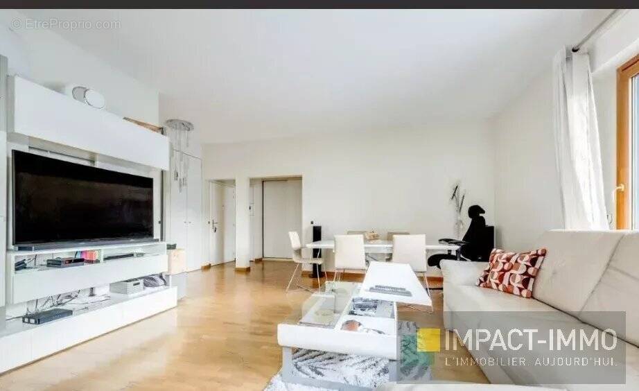 Appartement à COURBEVOIE