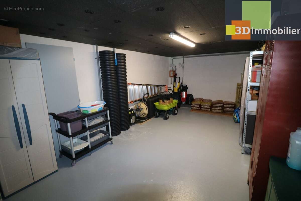 PIECE DE STOCKAGE - Maison à PIERRE-DE-BRESSE