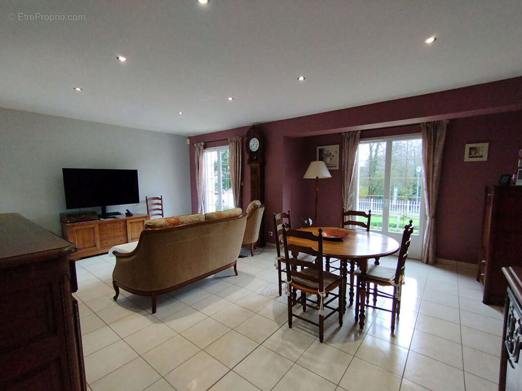 Maison à SAINT-SEBASTIEN-DE-MORSENT