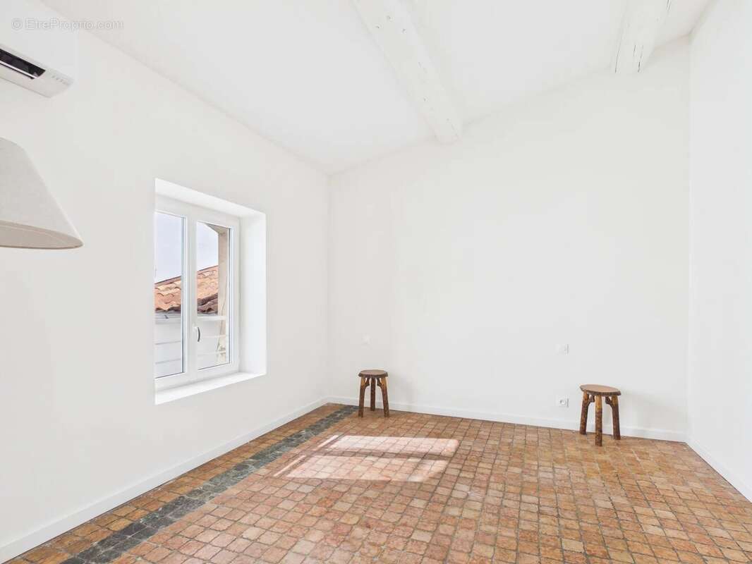 Bel appartement rénové avec vue imprenable sur le Vieux-Port - photo 8