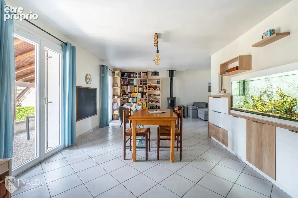 SAVIGNY – Maison familiale rénovée avec vue dégagée et grand sous-sol - photo 2