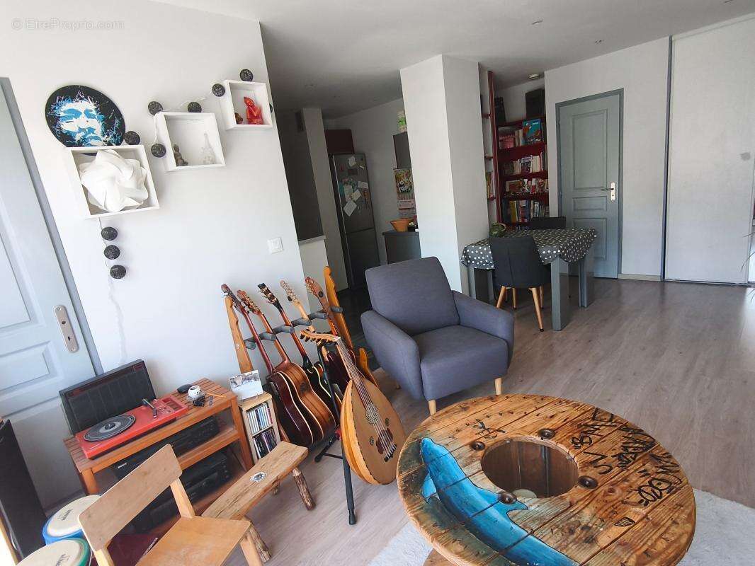 Appartement T3 rénové récemment au calme Voiron Centre - photo 3