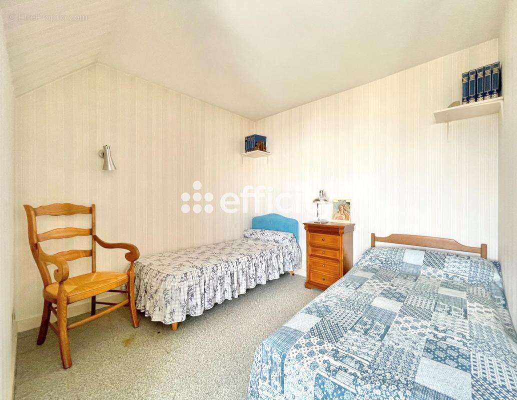 Maison à LES CLAYES-SOUS-BOIS