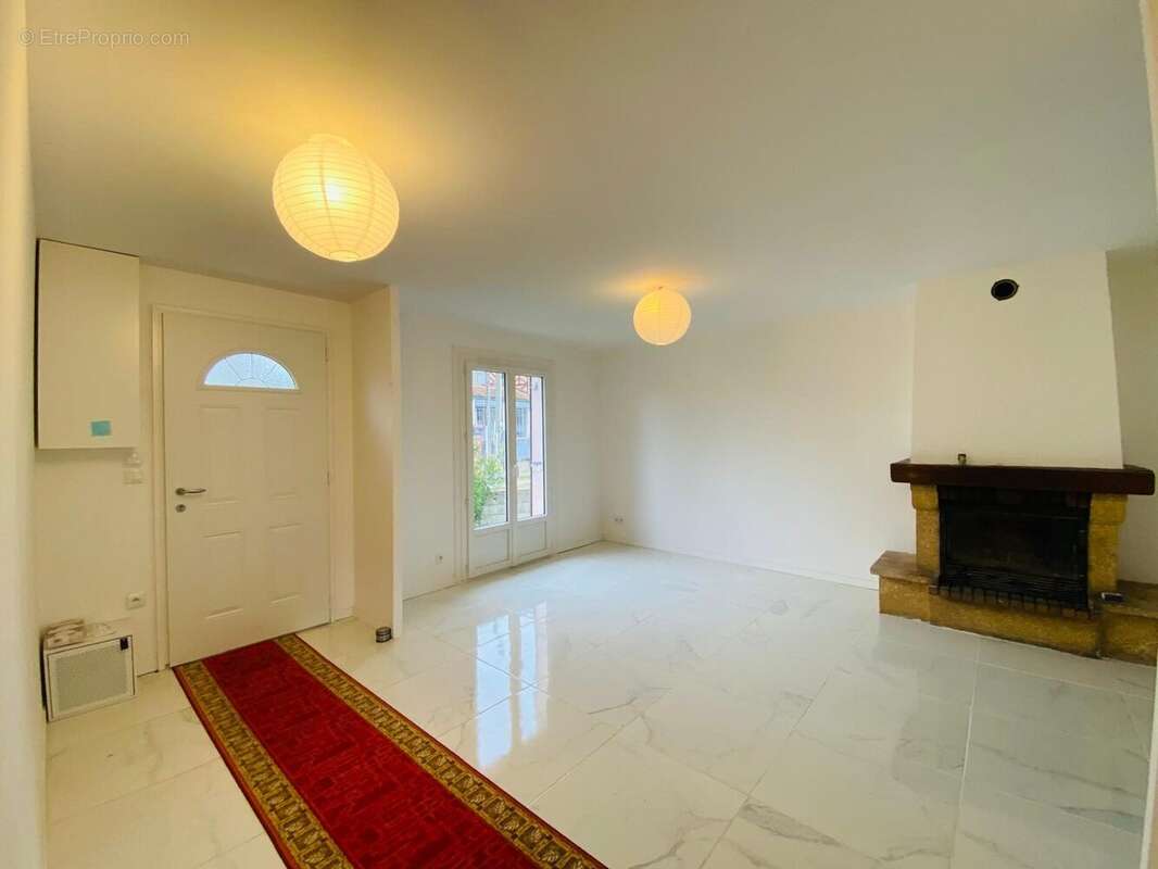 Maison à VILLENEUVE-SUR-YONNE