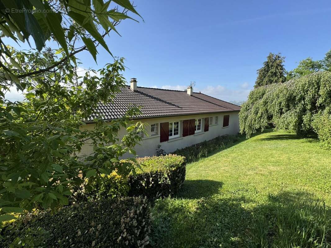 Maison à LA TOUR-EN-JAREZ