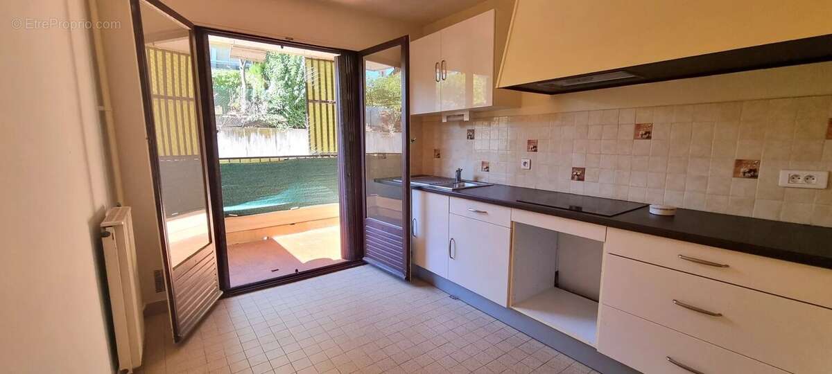 Appartement à SAINT-LAURENT-DU-VAR