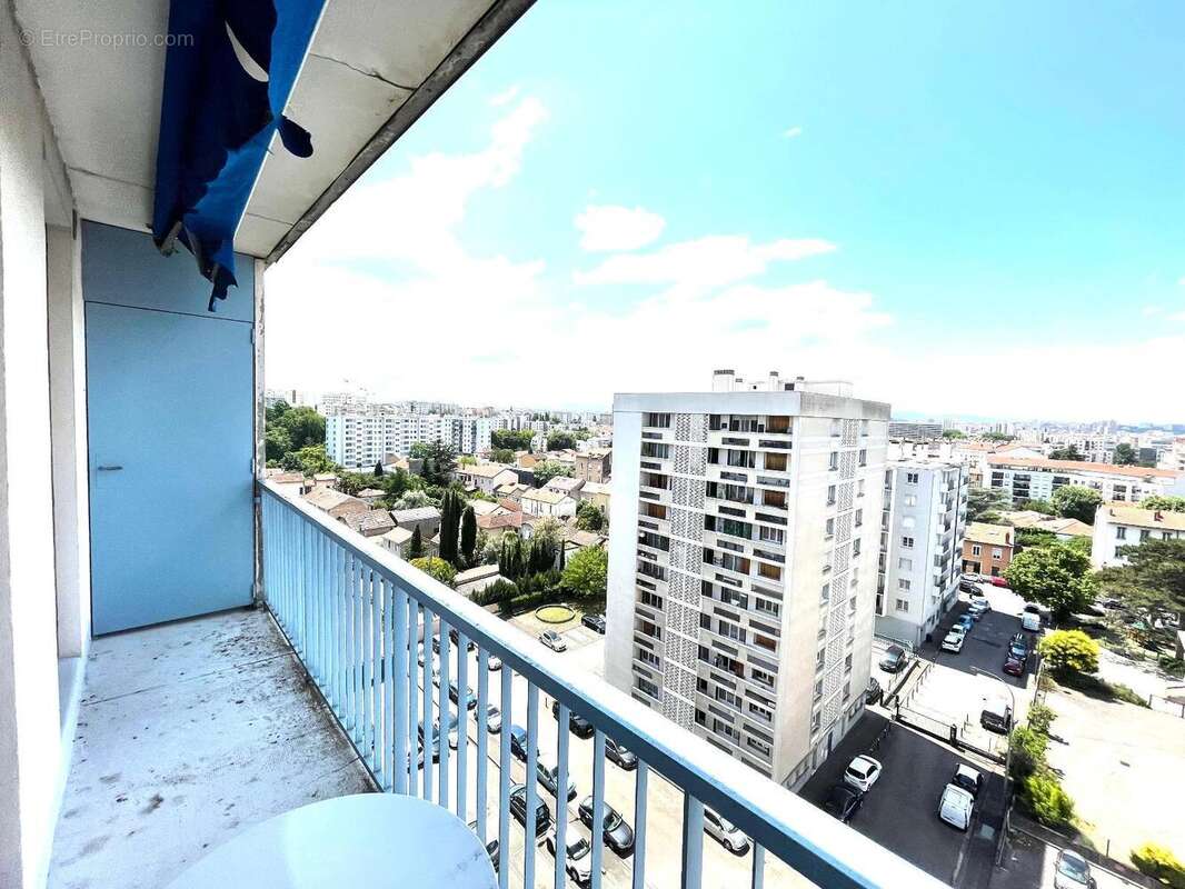   - Appartement à VILLEURBANNE