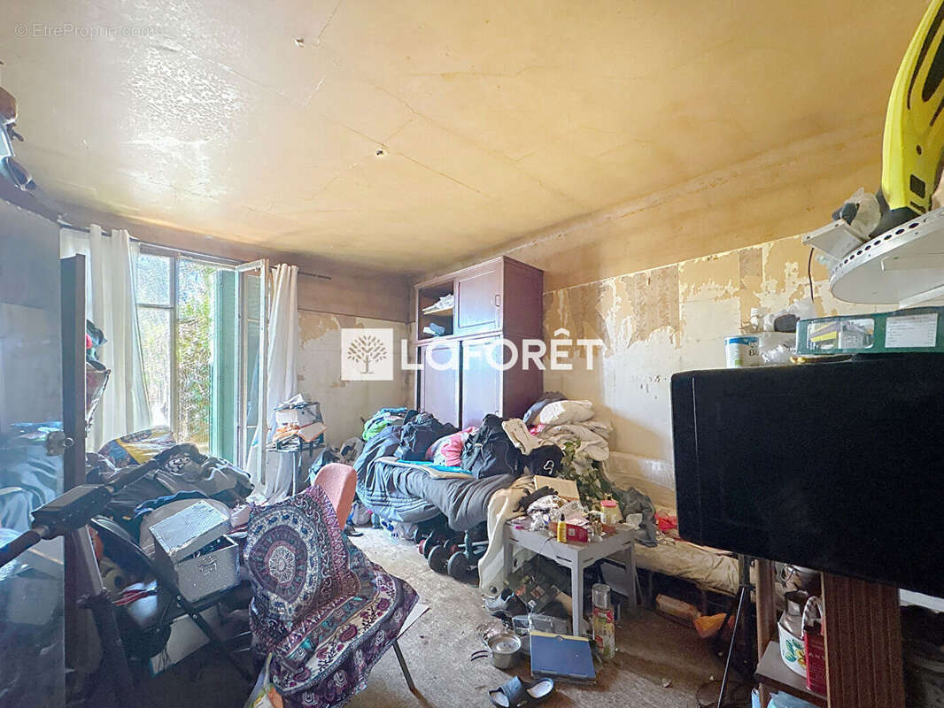 Terrain constructible de 557m² avec maison de 60m² à Bagnolet - photo 3