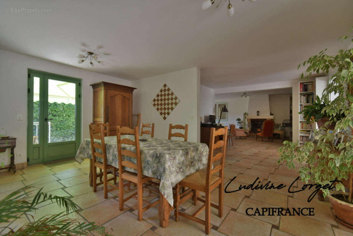 Maison à vendre à Château-Thierry (02) – 260 m² – 4 chambres + bureau – Sous-sol 70 m² – Terrasse 70 m² – Terrain clos 1 464 m²  - photo 3