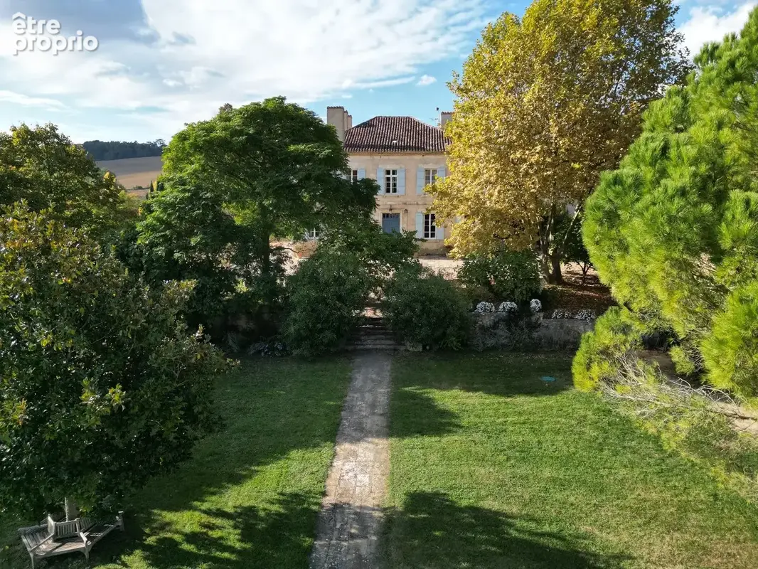 Maison à VIC-FEZENSAC
