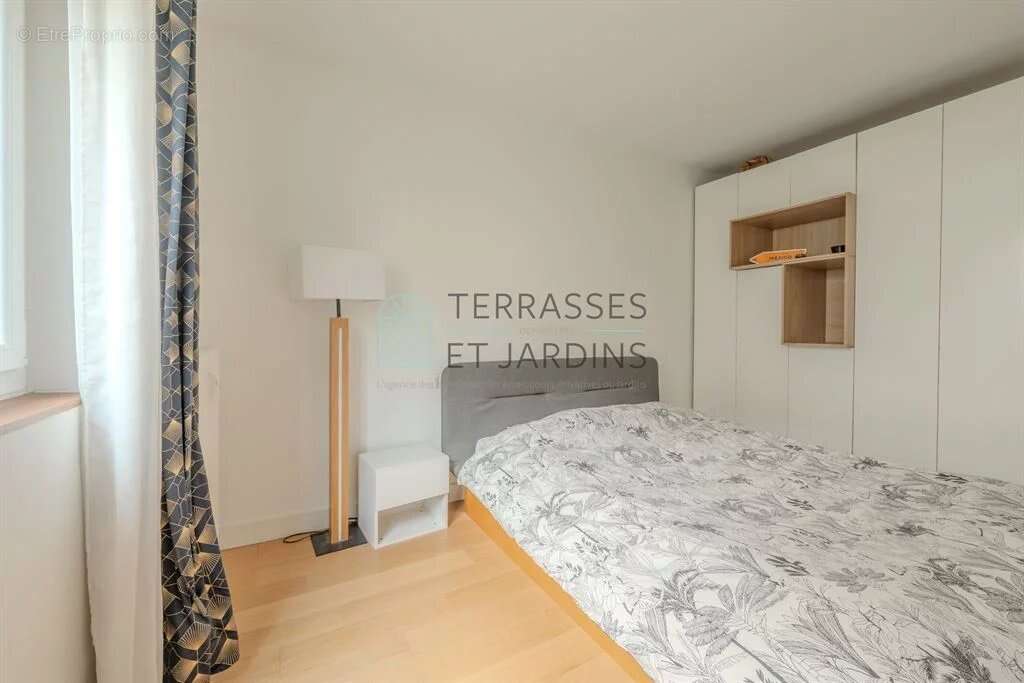 Appartement à PARIS-14E