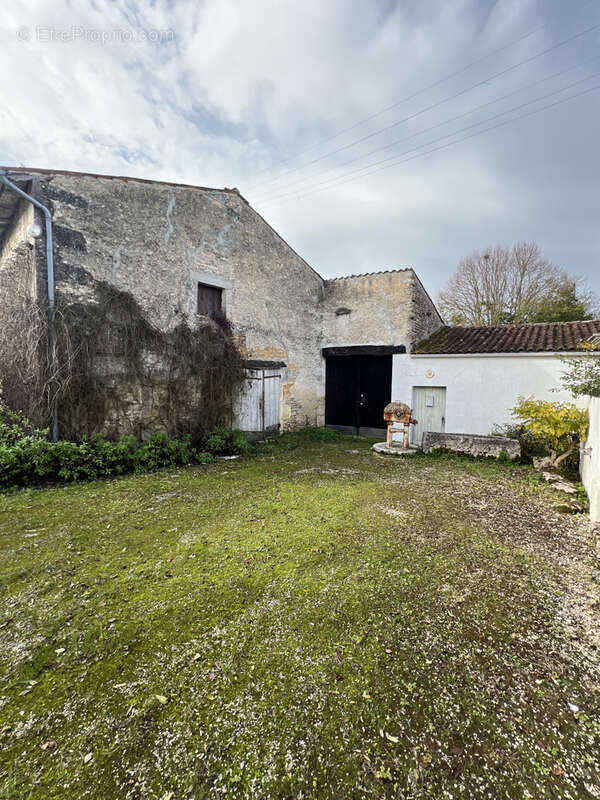 Maison à ASNIERES-LA-GIRAUD