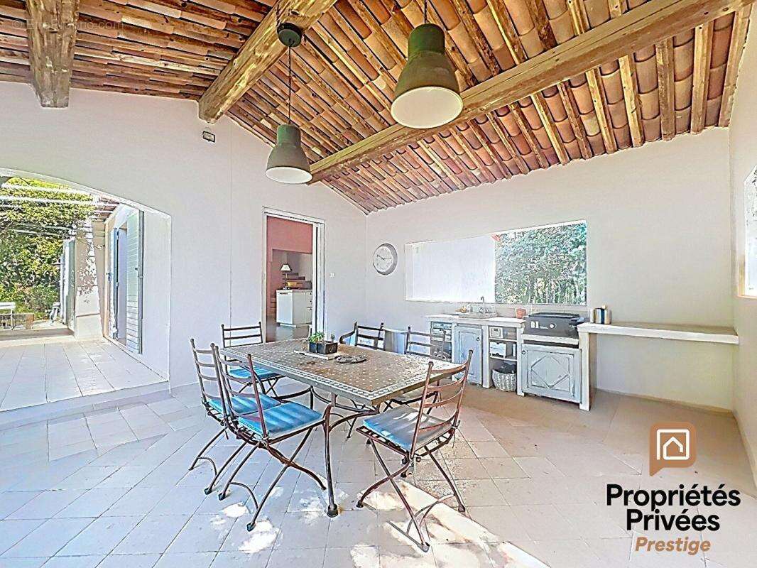 Villa 4 chambres - Piscine - Dépendance - Terrain 4 652 m² - Forcalqueiret 83136 - photo 8