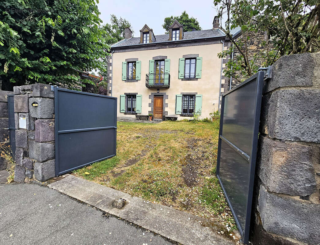 Maison à SAINT-OURS