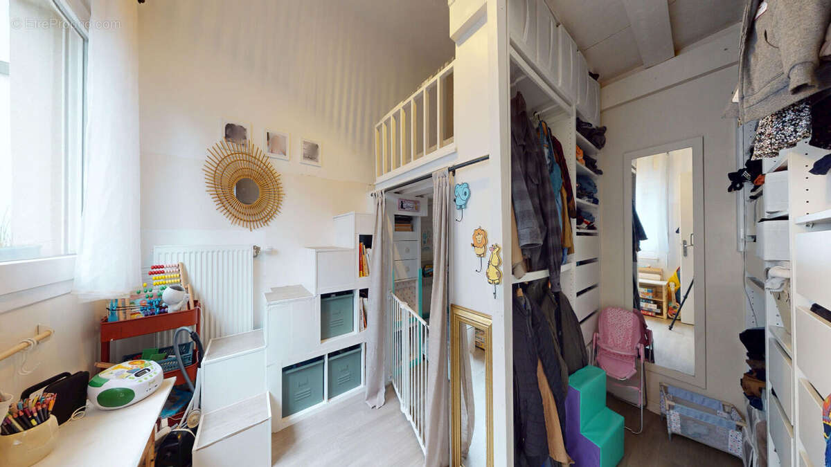 Appartement à PARAY-VIEILLE-POSTE