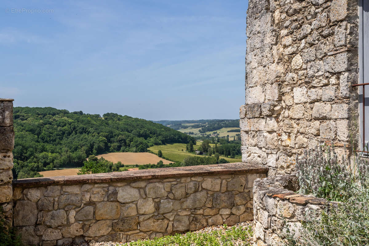 Maison à BEAUVILLE