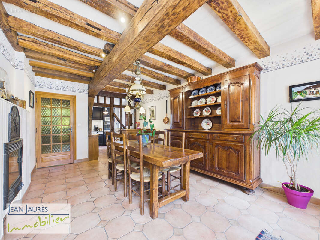 Longère 4 chambres avec dépendances et grange - photo 9