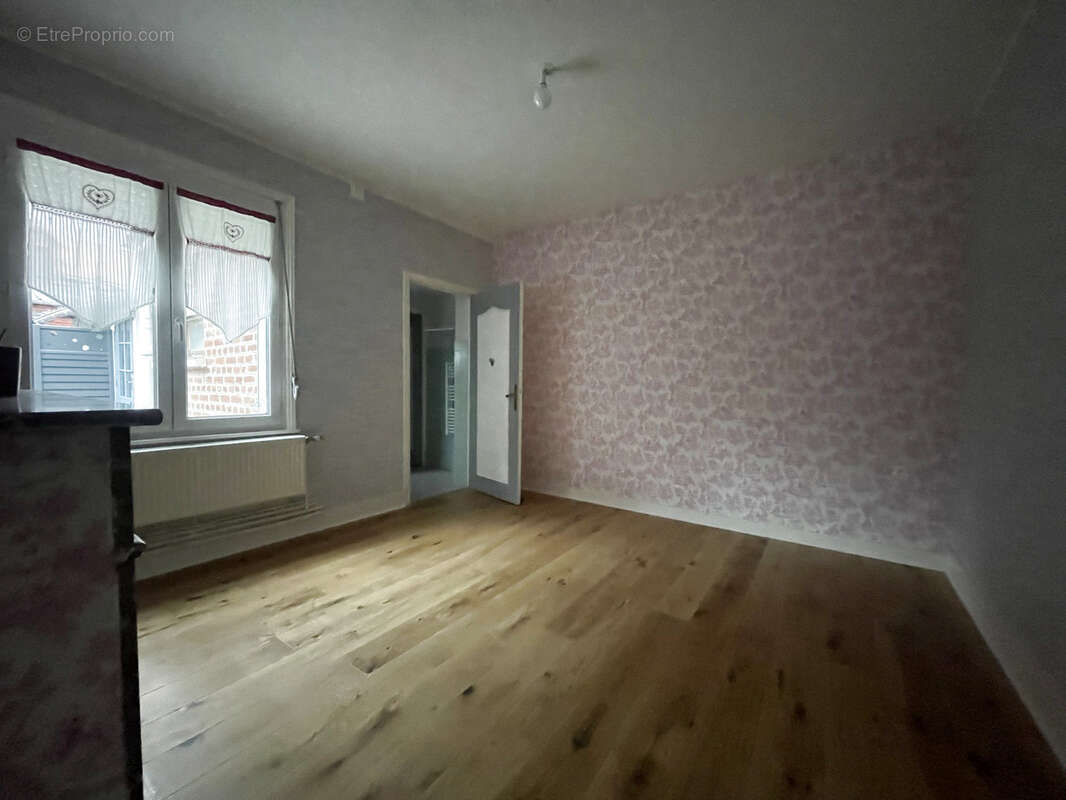 Maison à CROISILLES