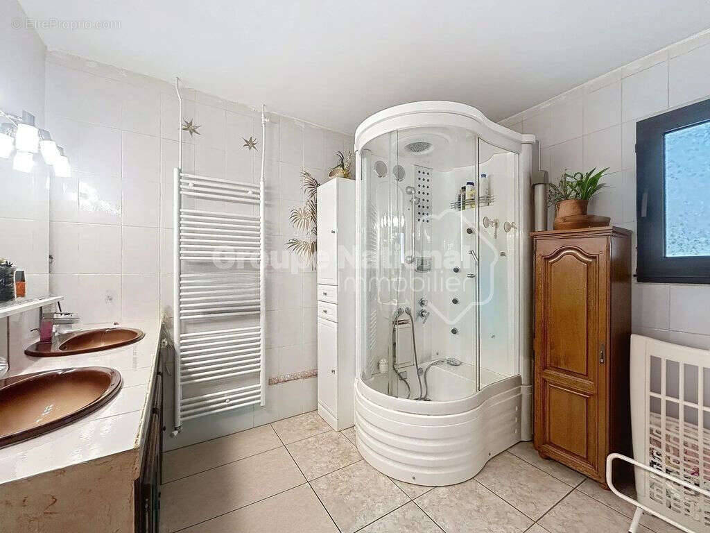 Uchaux, propriété avec gîte 205m² , possibilité revenu locatif, 4870m² de terrain arboré avec piscine - photo 13