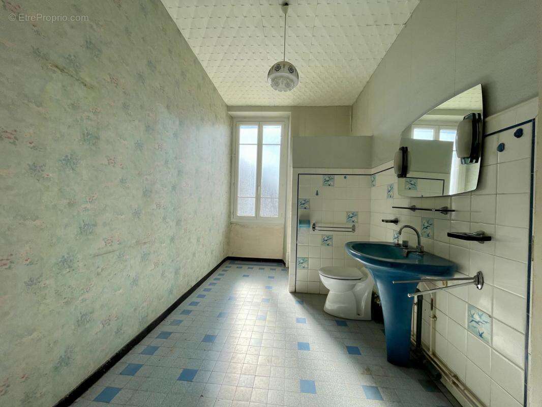 Maison à MIRANDOL-BOURGNOUNAC