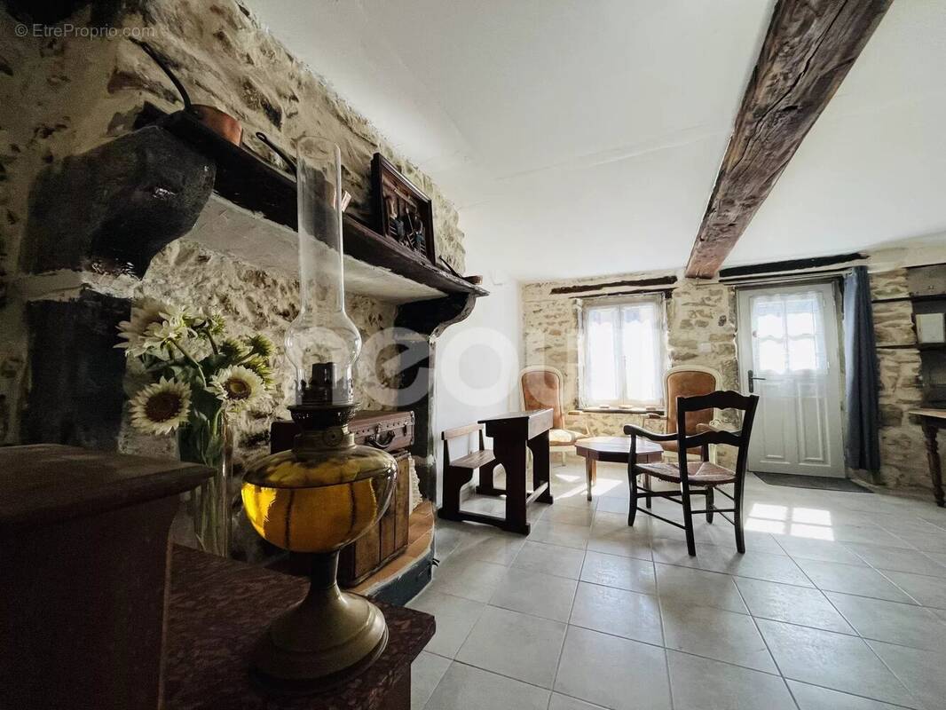 Maison à SAINT-GEORGES-DE-MONS