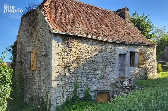Maison à rénover entièrement sur 1300 m2 de terrain - photo 2
