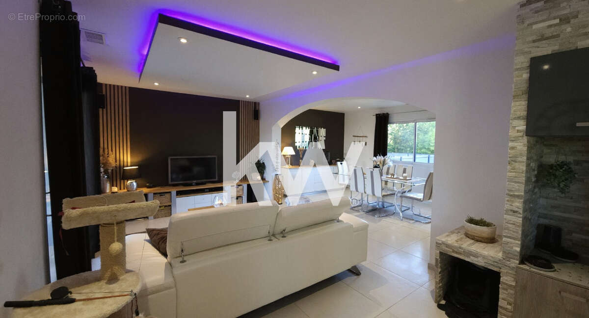 Maison à L&#039;ISLE-SUR-LA-SORGUE