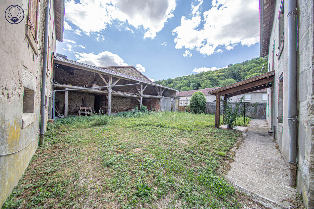 Spacieuse maison avec dépendance et pâture - photo 18