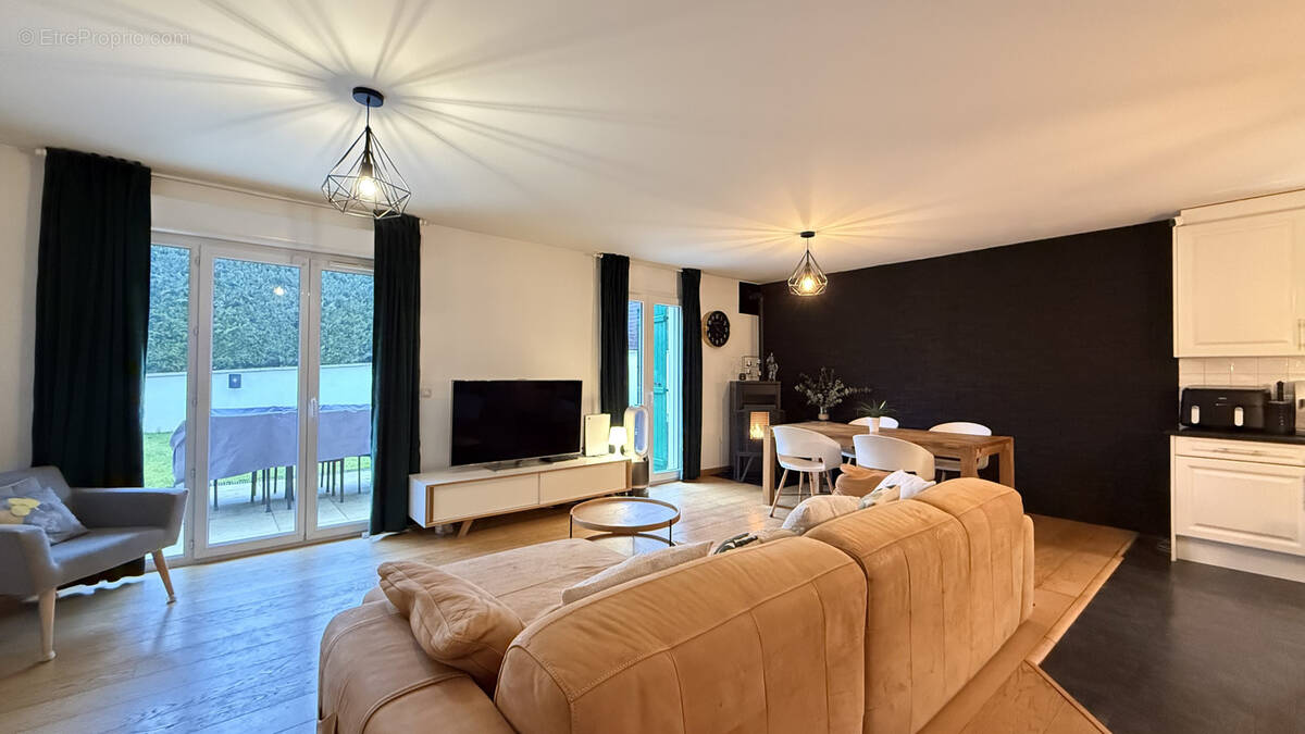 Maison à PREVESSIN-MOENS