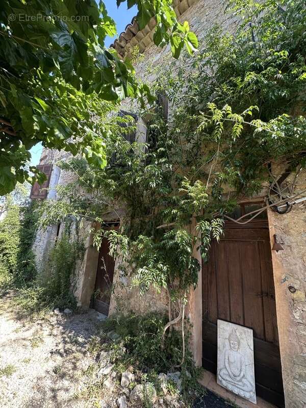 Bastide en pierres, dépendances, terrain plat, vue - photo 2