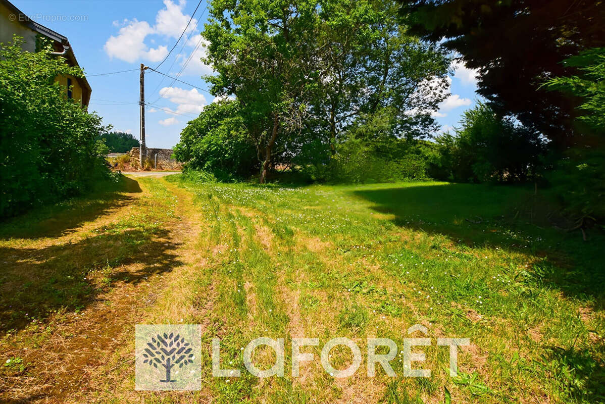 Maison à SAINT-GENIS-DE-SAINTONGE