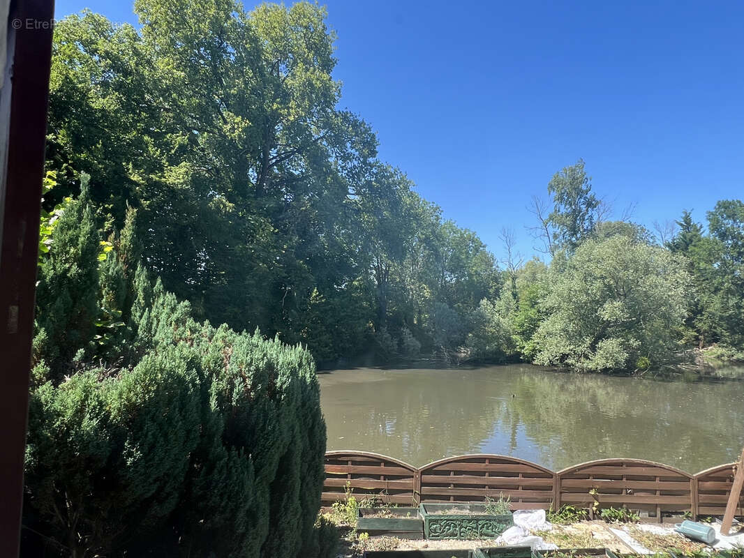 Autre à COULANGES-LES-NEVERS