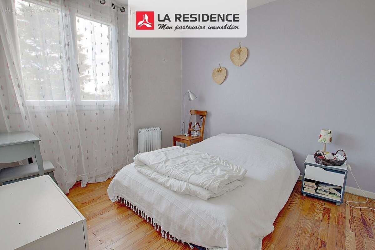 Maison à LE MESNIL-SAINT-DENIS