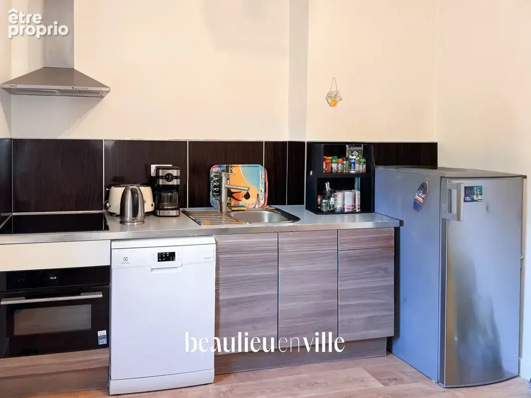 Charmant t2 - coeur de ville - 40m2 - proche port et plages - parfait etat - 179 000€ - photo 6