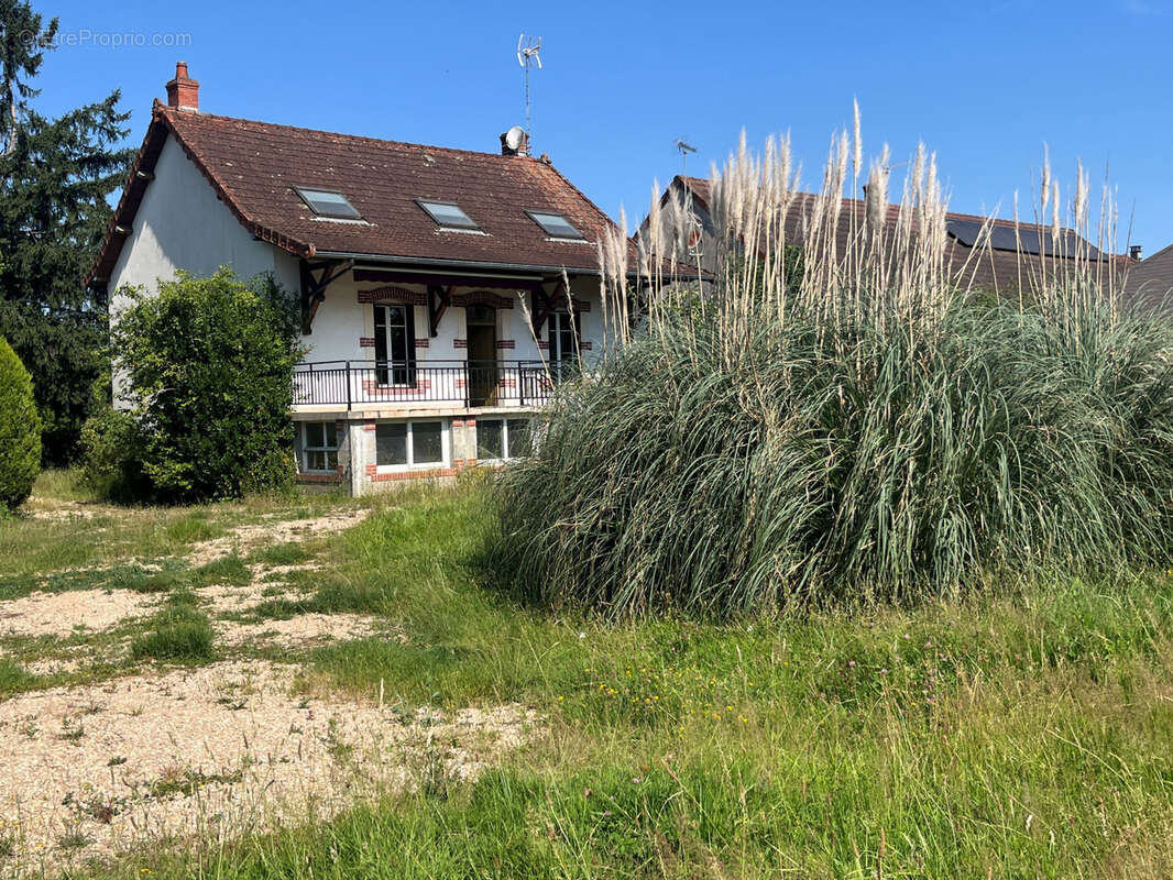 SIMANDRE Proche commerces: villa et dépendances - photo 5