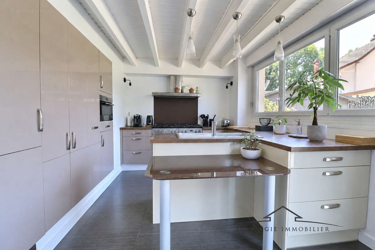 Loft 136 m² avec garage, terrasse et jardinet - photo 3